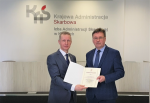Na zdjęciu naczelnik urzędu skarbowego w Ostrowcu Świętokrzyskim z Dyrektorem Izby Administracji Skarbowej w Kielcach.